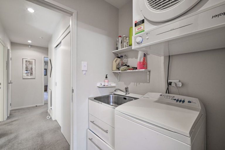 Photo of property in 16 Hikanui Drive, Havelock North, 4130