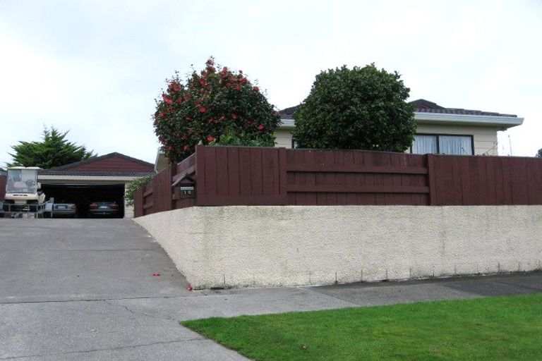 Photo of property in 12 Cargill Grove, Kelvin Grove, Palmerston North, 4414
