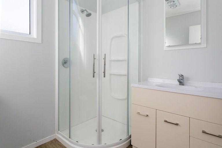 Photo of property in 11 Besley Place, Acacia Bay, Taupo, 3330