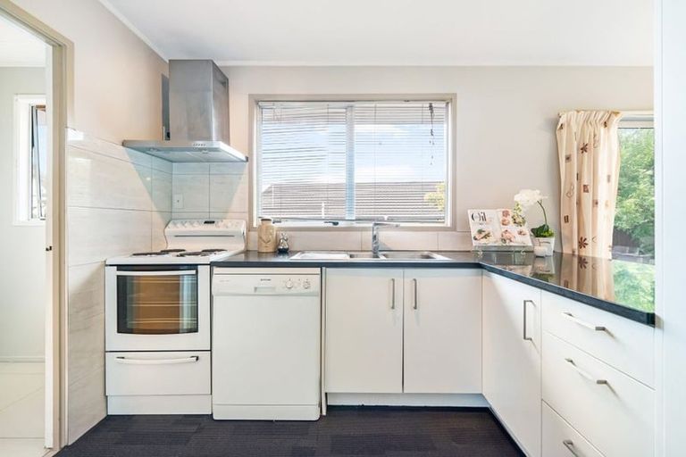 Photo of property in 1/11 Tomintoul Place, Highland Park, Auckland, 2010