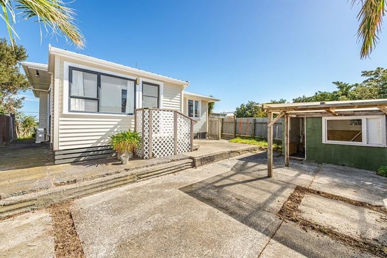 Photo of property in 12 Matai Street, Castlecliff, Whanganui, 4501