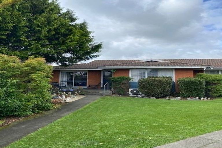 Photo of property in 24 La Perouse Place, Northcote, Christchurch, 8052