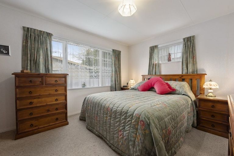 Photo of property in 17 Radiata Grove, Brown Owl, Upper Hutt, 5018