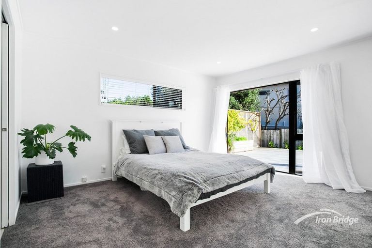 Photo of property in 2/5 Argyle Terrace, Milford, Auckland, 0620