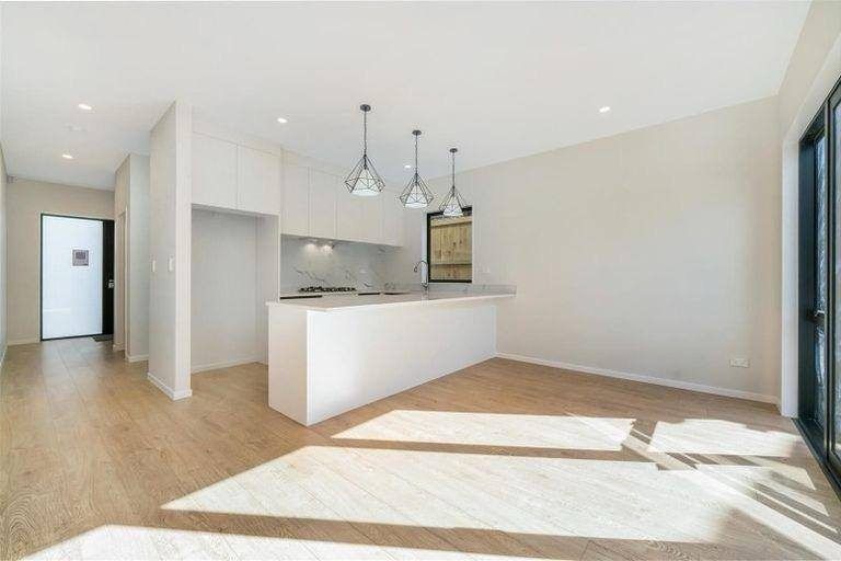 Photo of property in 76a Botany Road, Botany Downs, Auckland, 2010