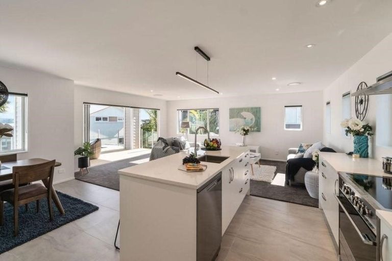 Photo of property in 31a Dawnhaven Drive, Te Atatu Peninsula, Auckland, 0610