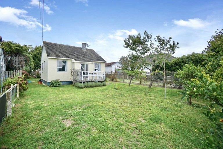 Photo of property in 14 Station Road, Te Puke, 3119