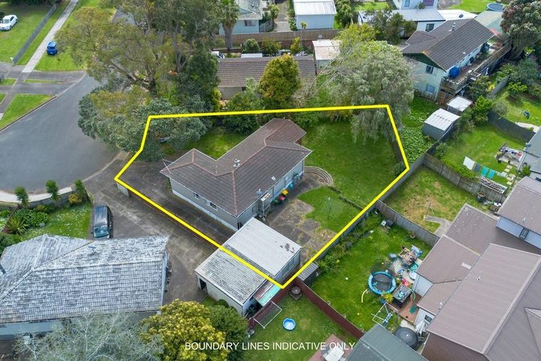 Photo of property in 28 Hinton Place, Weymouth, Auckland, 2103