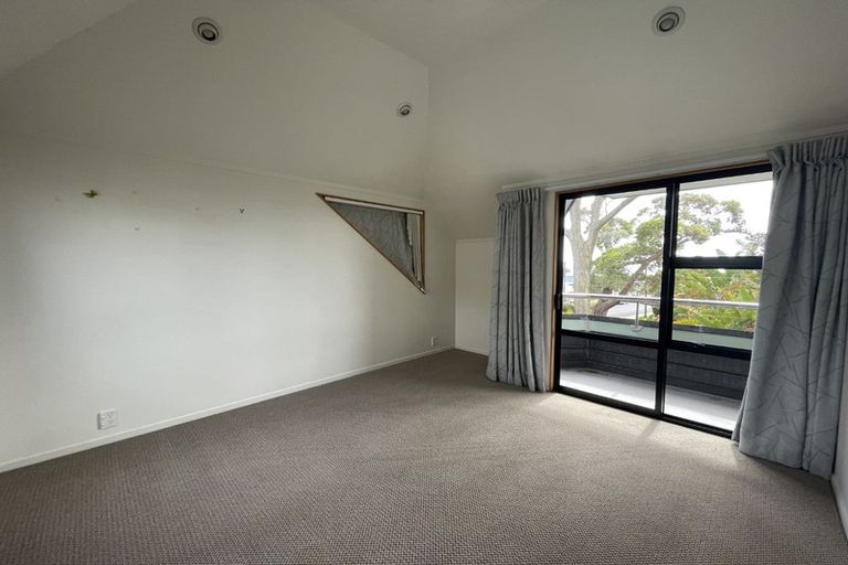 Photo of property in 1 Calypso Place, Rothesay Bay, Auckland, 0630