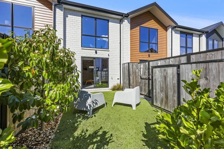 Photo of property in 4/170 Don Buck Road, Massey, Auckland, 0614