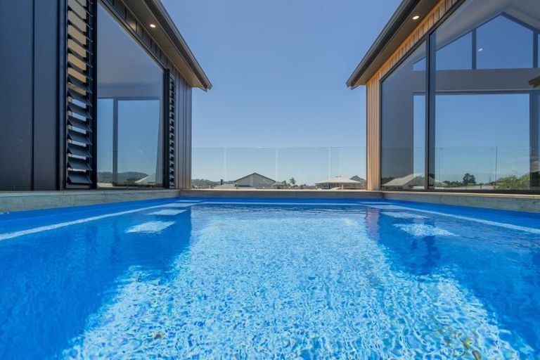 Photo of property in 8 Ian Hopper Way, Pauanui, 3579