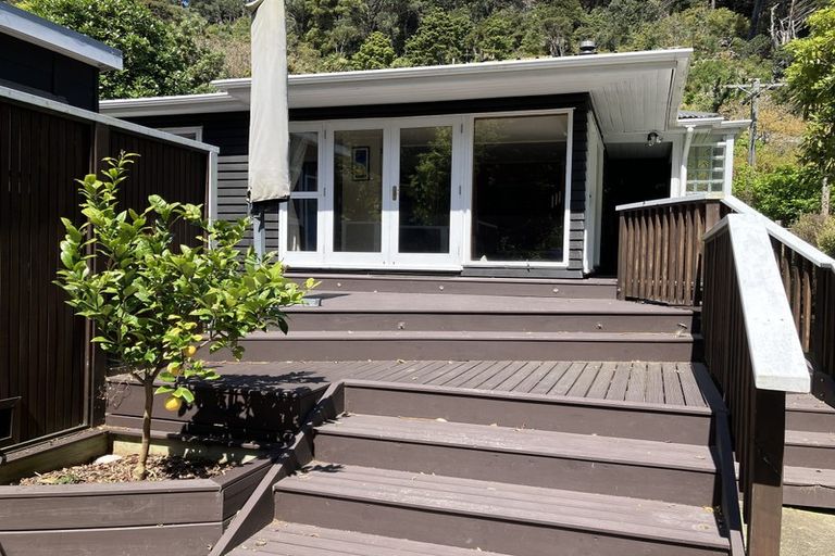 Photo of property in 8 Taungata Road, York Bay, Lower Hutt, 5013