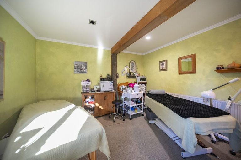 Photo of property in 112 Pasture Street, Lumsden, 9730