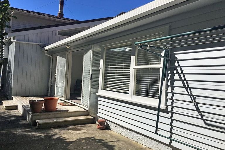 Photo of property in 37 Silverstream Road, Crofton Downs, Wellington, 6035