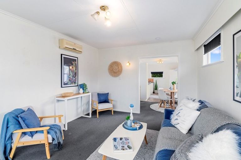 Photo of property in 53 Queenwood Road, Levin, 5510