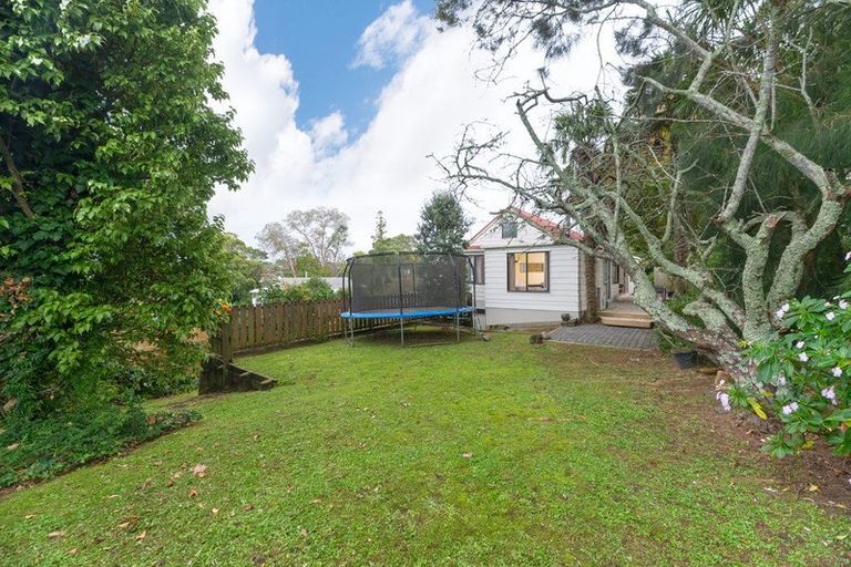 Photo of property in 4 Cyclarama Crescent, Massey, Auckland, 0614