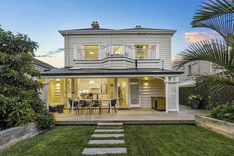 Photo of property in 3 Kerr Street, Devonport, Auckland, 0624