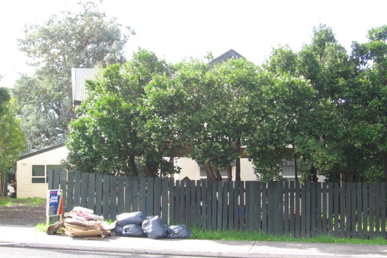 Photo of property in 1/22 Pine Avenue, Henderson, Auckland, 0612