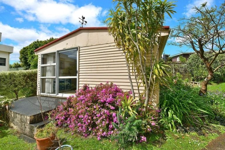 Photo of property in 37 Pacific Parade, Army Bay, Whangaparaoa, 0930