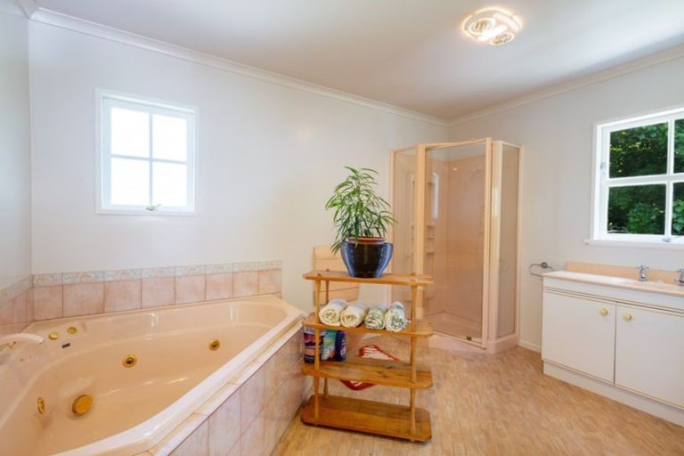 Photo of property in 429 Te Moana Road, Waikanae, 5036