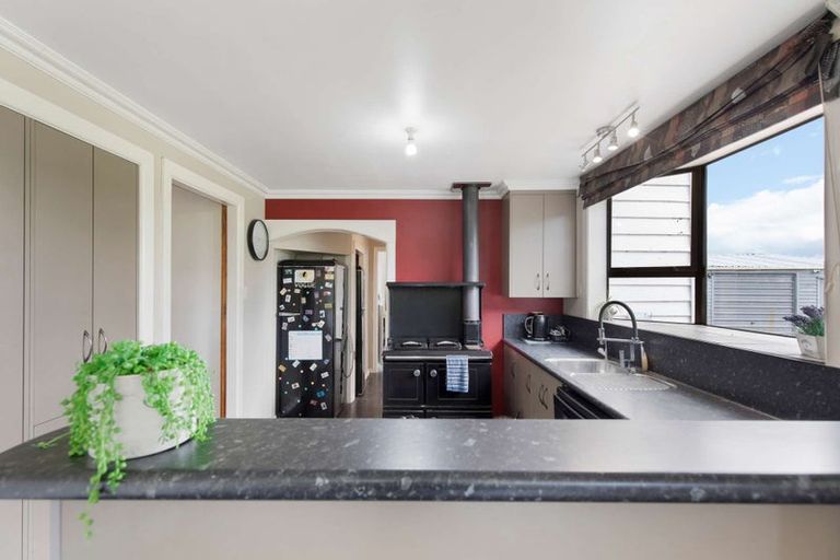 Photo of property in 6 King Edward Street, Eltham, 4322