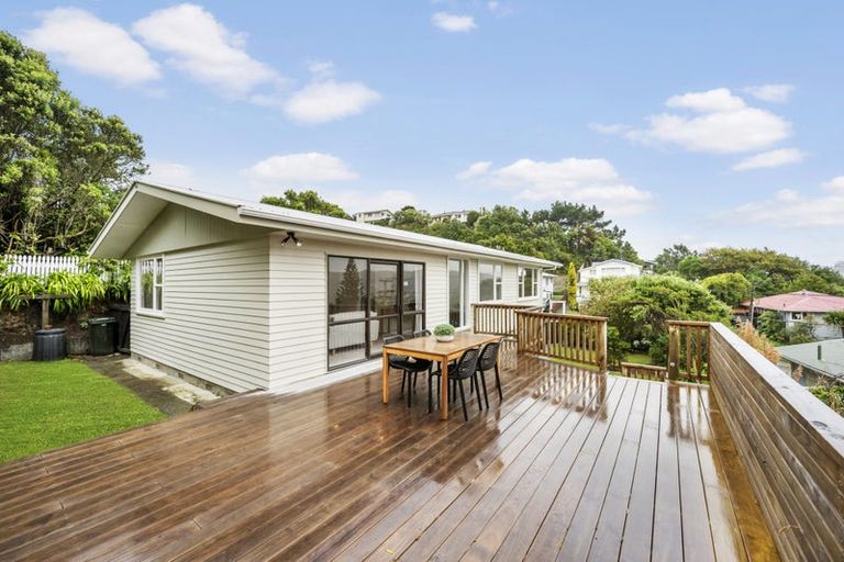 Photo of property in 83 Beazley Avenue, Paparangi, Wellington, 6037