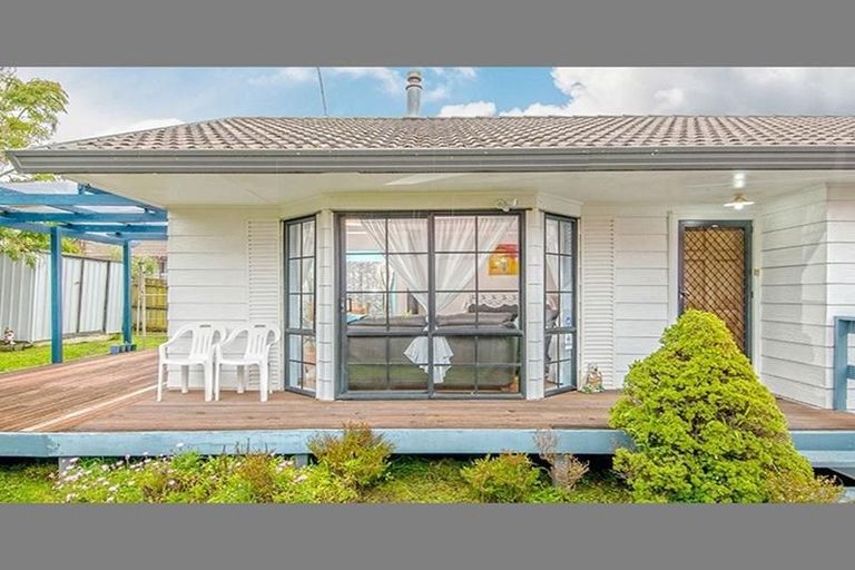 Photo of property in 2/16 De Quincey Terrace, Highland Park, Auckland, 2010