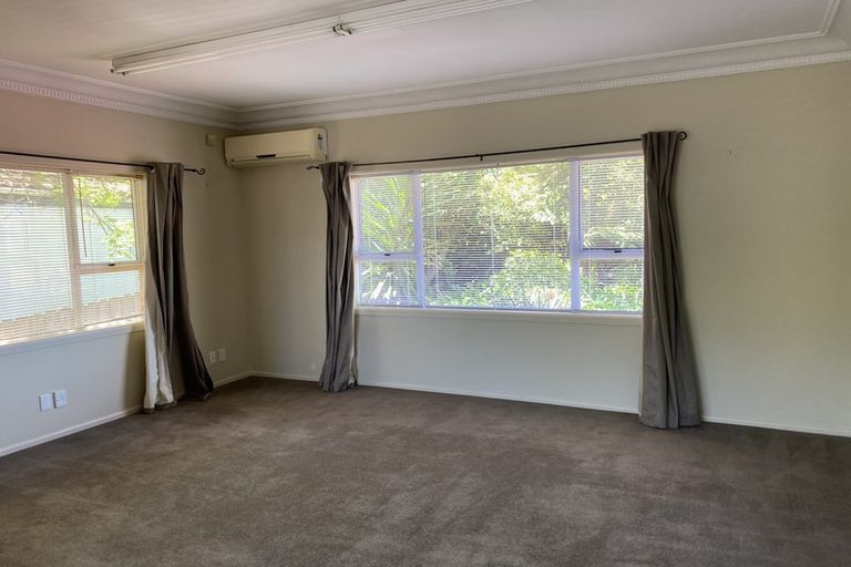 Photo of property in 57 View Road, Henderson, Auckland, 0612