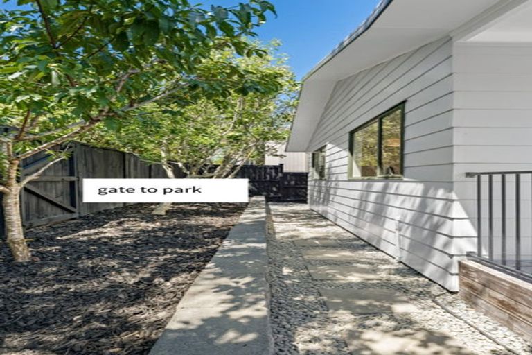 Photo of property in 69a Kervil Avenue, Te Atatu Peninsula, Auckland, 0610