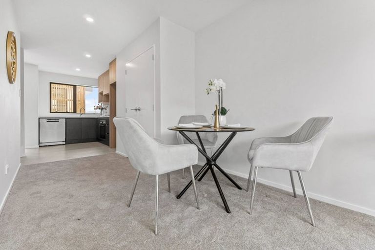 Photo of property in 1/267 Great North Road, Henderson, Auckland, 0612