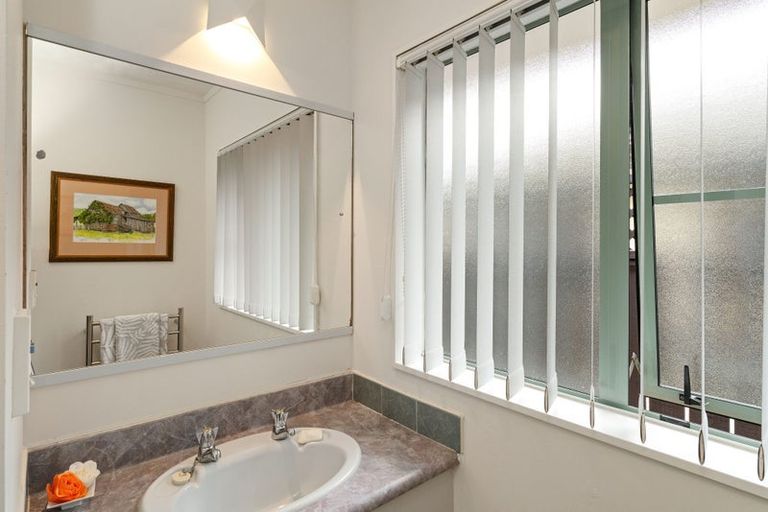 Photo of property in 6 Surrey Lane, Levin, 5510