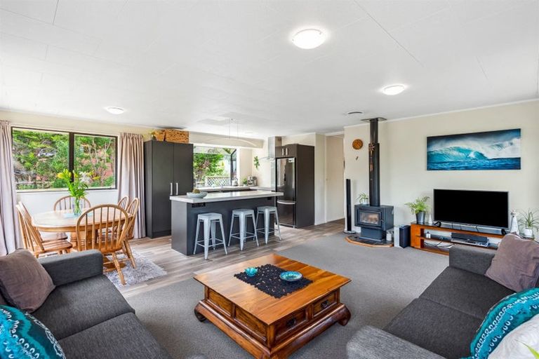 Photo of property in 15 Puketai Place, Pukerua Bay, 5026