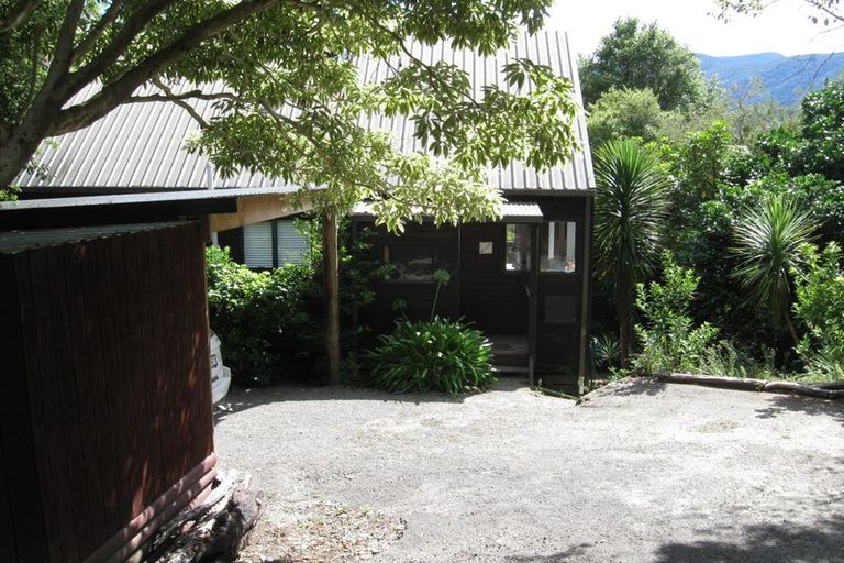 Photo of property in 14 Sandy Bay Road, Black Rock, Picton, 7282
