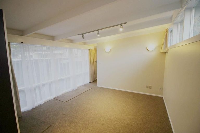 Photo of property in 2/127 Seabrook Avenue, New Lynn, Auckland, 0600