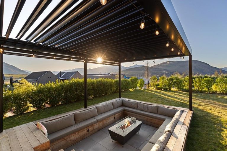 Photo of property in 2 Wanderer Lane, Jacks Point, Queenstown, 9371