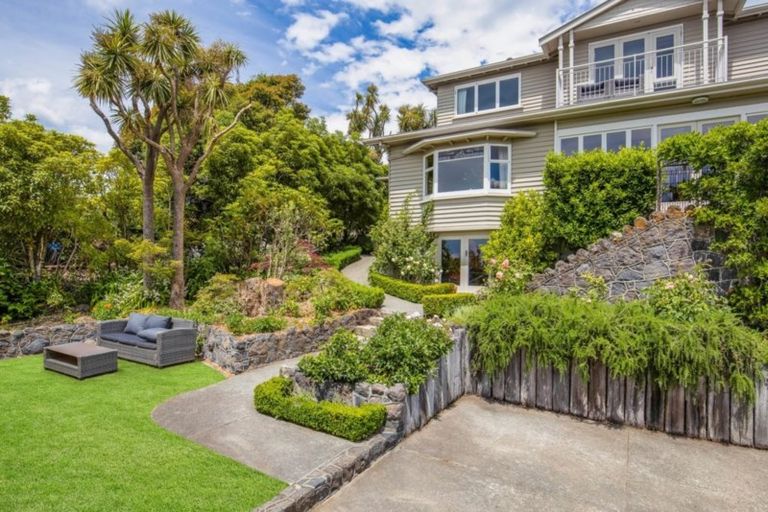 Photo of property in 140 Hackthorne Road, Cashmere, Christchurch, 8022