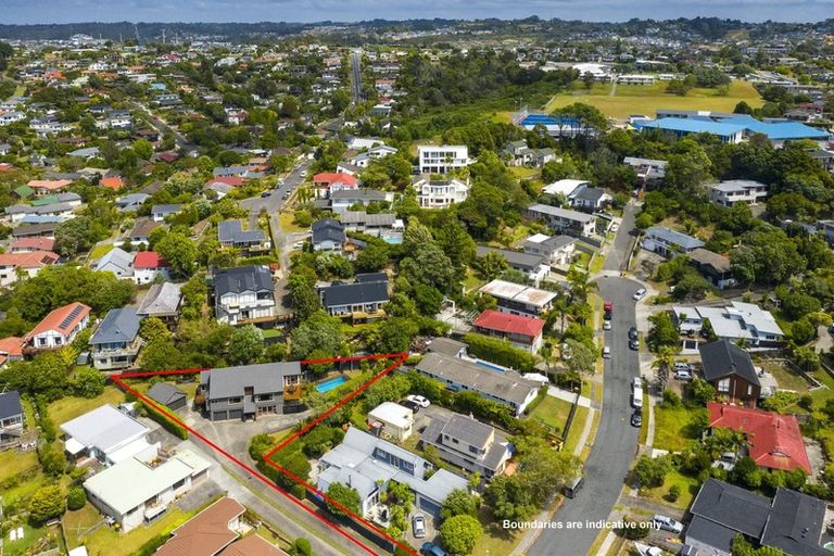 Photo of property in 14 King Richard Place, Browns Bay, Auckland, 0630