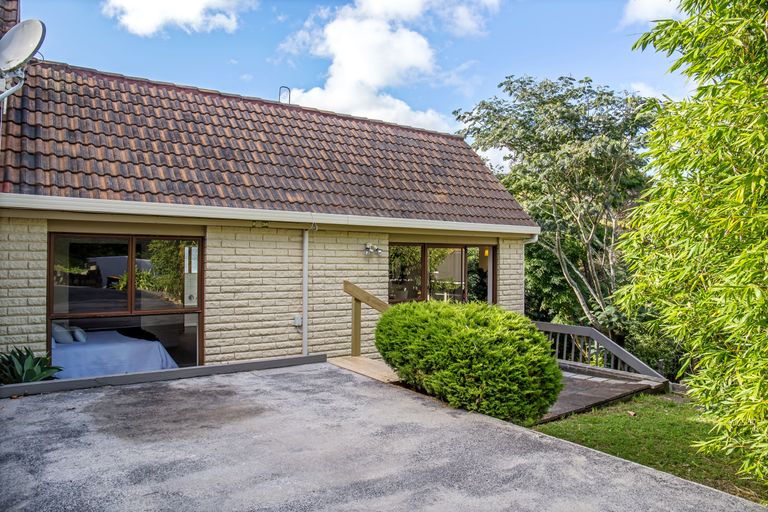 Photo of property in 2/36 Greendale Spur, Glenfield, Auckland, 0629
