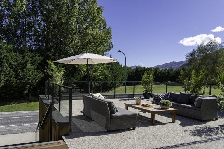 Photo of property in 67 Mcdonnell Road, Arrowtown, 9302