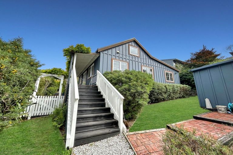 Photo of property in 33 Cornwall Road, Lyttelton, 8082