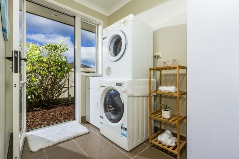 Photo of property in 42 Huntington Park Drive, Greenhithe, Auckland, 0632