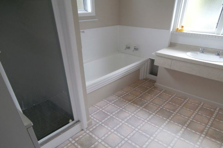 Photo of property in 27 Ilam Road, Upper Riccarton, Christchurch, 8041