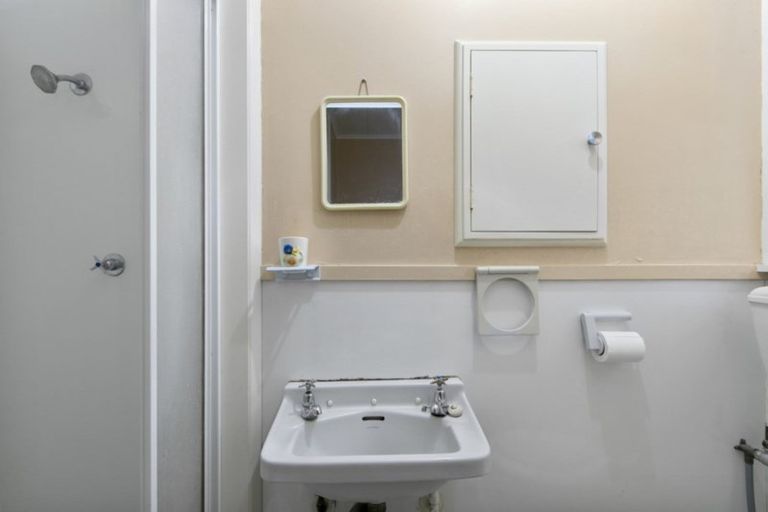 Photo of property in 12-12a Singers Road, Korokoro, Lower Hutt, 5012