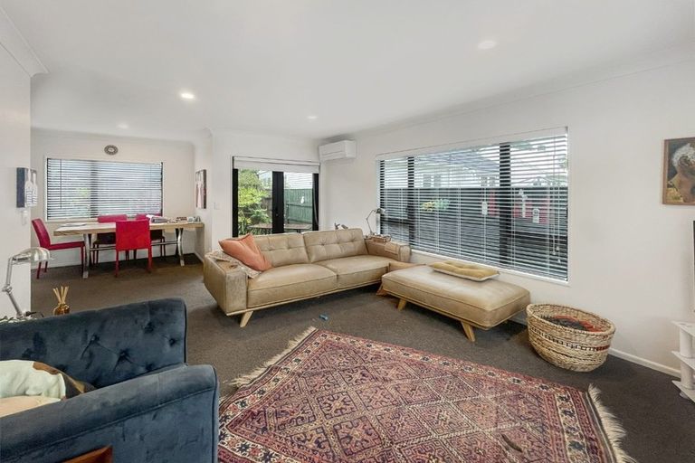 Photo of property in 2/358 Waiwhetu Road, Fairfield, Lower Hutt, 5011