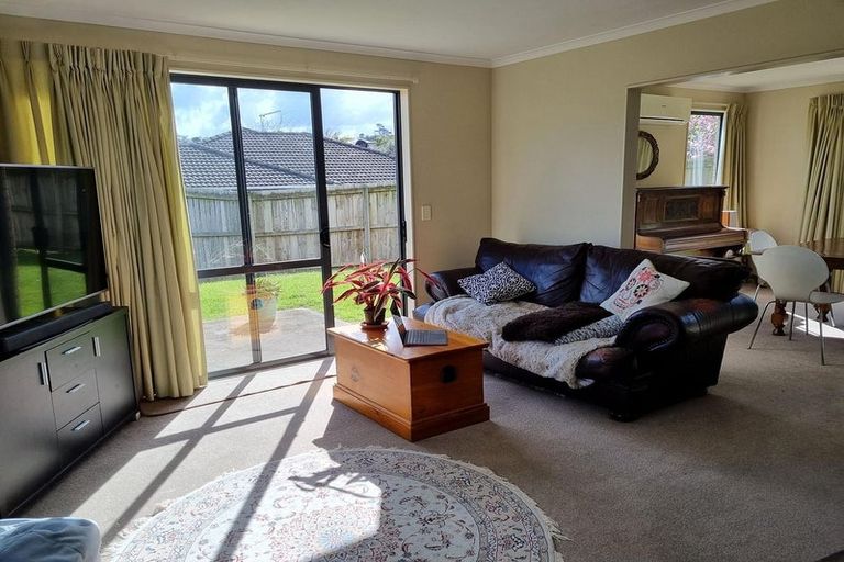 Photo of property in 26 Glen Bay Close, Pinehill, Auckland, 0632