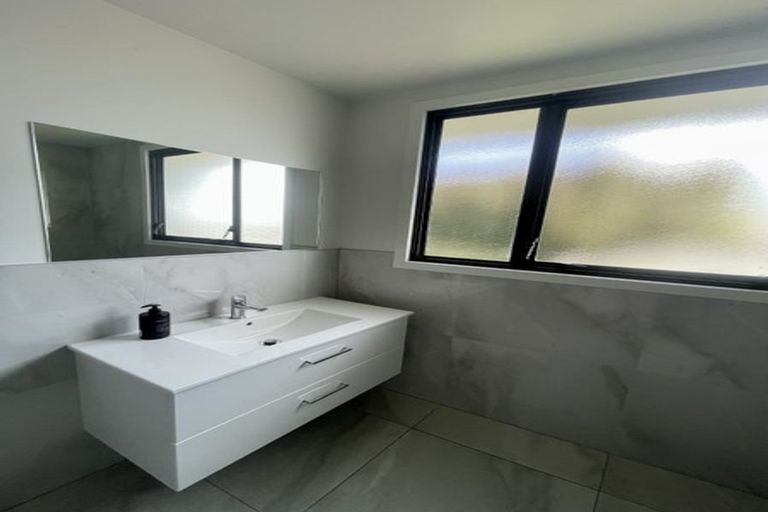 Photo of property in 2/84 Lynwood Road, New Lynn, Auckland, 0600