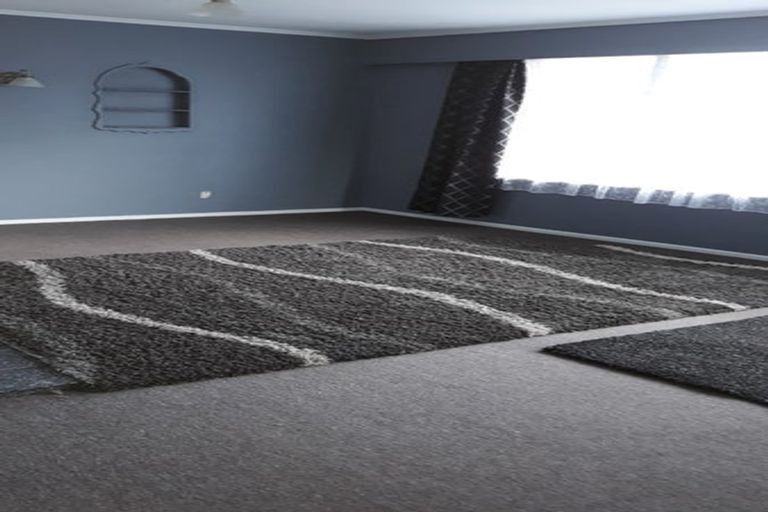 Photo of property in 5 Alder Place, Newlands, Wellington, 6037