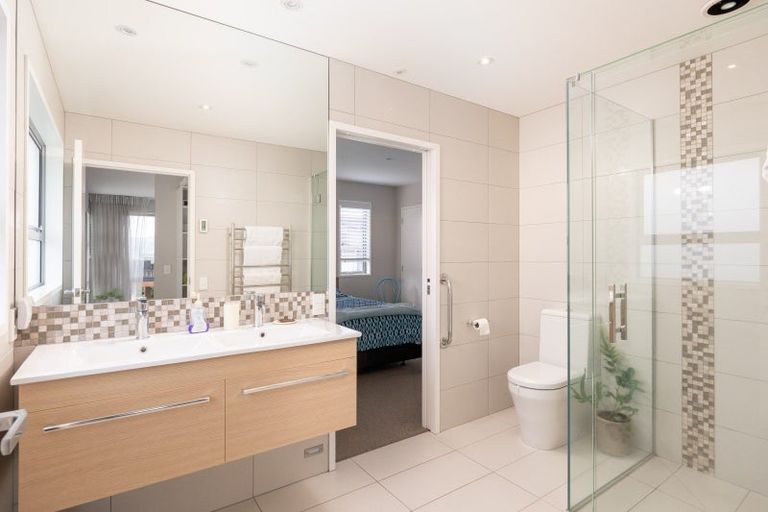 Photo of property in 24 Pukenamu Road, Rainbow Point, Taupo, 3330