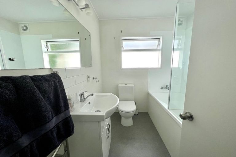 Photo of property in 24a Ranelagh Street, Karori, Wellington, 6012