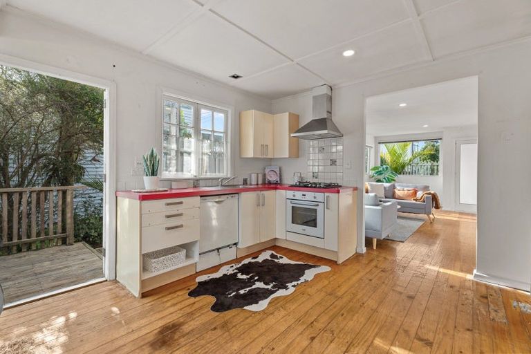 Photo of property in 152b Glengarry Road, Glen Eden, Auckland, 0602